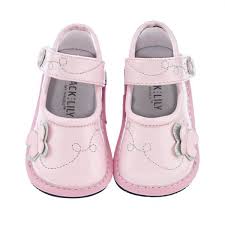 Chaussures pour bébé marcheur d'un an - Page 2 Images?q=tbn:ANd9GcRJdKE1kZe1sxetlC1YFu6MGNp2OlHsHWfyK1leW6cdArpZ9DNboA