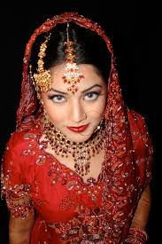 مكياج واكسسوارات العروس الهندية Images?q=tbn:ANd9GcSzKGfwBQaMSz4X-z_z4ENYJuIK1L86POWYWX_rNAerzzQkcEWy