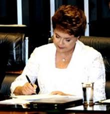 Dilma sanciona nova lei de combate à lavagem de dinheiro.